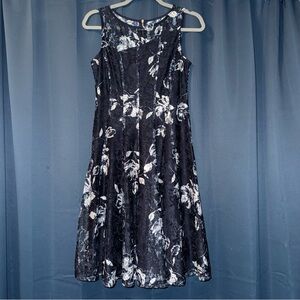 Floral Lace Sleeveless Dress - Navy and White